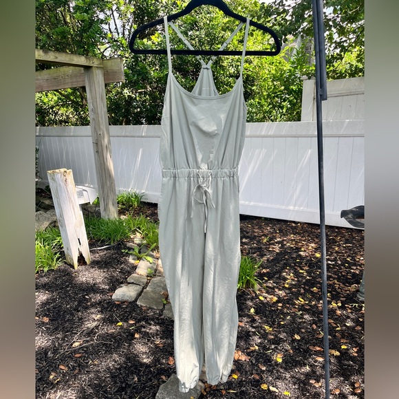 Abercrombie & Fitch Gray Jumpsuit with Relaxed Silhouette - Picture 1 of 3